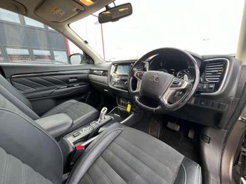 MITSUBISHI OUTLANDER 2.0h 12kWh Juro CVT 4WD Euro 6 (s/s) 5dr