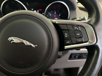 JAGUAR F-PACE 2.0 F-PACE Portfolio AWD D Auto 4WD 5dr