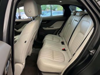 JAGUAR F-PACE 2.0 F-PACE Portfolio AWD D Auto 4WD 5dr