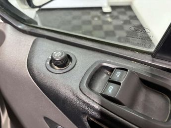 Ford Transit Custom 320 Limited 2.0 EcoBlue Auto SWB