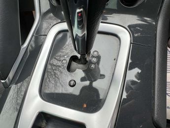 PEUGEOT 3008 1.6 3008 Exclusive HDi Semi-Auto 5dr