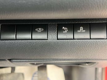 PEUGEOT 3008 1.6 3008 Exclusive HDi Semi-Auto 5dr