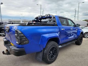 TOYOTA HILUX 2.4 D-4D Invincible Pickup Double Cab 4dr Diesel Auto 4WD Euro 6