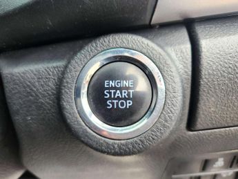 TOYOTA HILUX 2.4 D-4D Invincible Pickup Double Cab 4dr Diesel Auto 4WD Euro 6