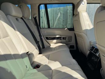 LAND ROVER RANGE ROVER 4.4 Range Rover Vogue SE TDV8 Automatic 4WD 5dr - NATIONAL DELIV