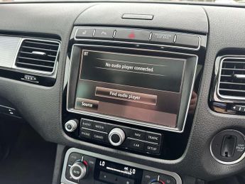 VOLKSWAGEN TOUAREG 3.0 Touareg V6 R-Line TDI BlueMotion Technology Auto 4WD 5dr