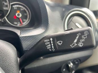VOLKSWAGEN UP! e-up! 5dr