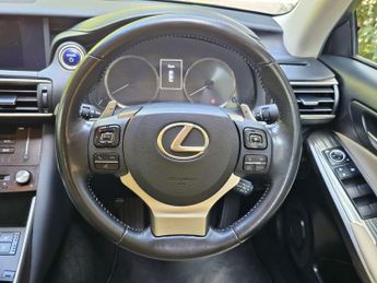 LEXUS IS 2.5 IS 300h Advance CVT 4dr