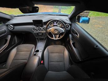 MERCEDES-BENZ A-CLASS 2.0 A250 AMG Sport 4Matic Auto 4WD 5dr
