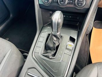 VOLKSWAGEN TIGUAN 2.0 Tiguan SE TDI BlueMotion Technology Semi-Auto 5dr