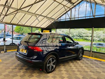 VOLKSWAGEN TIGUAN 2.0 Tiguan SE TDI BlueMotion Technology Semi-Auto 5dr