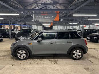 MINI HATCH 1.5 Cooper D Auto 5dr