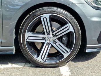 VOLKSWAGEN GOLF 2.0 Golf R TSi 4Motion Semi-Auto 4WD 5dr