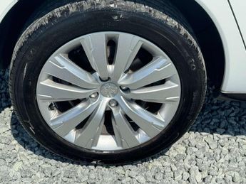 PEUGEOT 3008 1.6 3008 Active e-HDi Semi-Auto 5dr