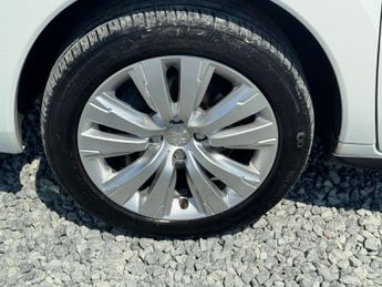 PEUGEOT 3008 1.6 3008 Active e-HDi Semi-Auto 5dr