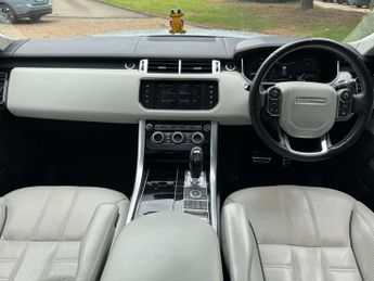 Land Rover Range Rover Sport 3.0 SD V6 Autobiography Dynamic SUV 5dr Diesel Auto 4WD Euro 6 (