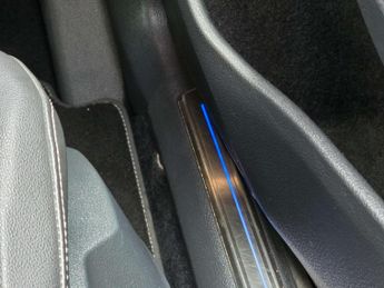 VOLKSWAGEN GOLF 2.0 Golf R TSi Semi-Auto 4WD 3dr