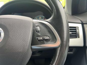 JAGUAR XF 2.2 XF Premium Luxury D Auto 4dr