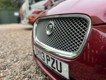 JAGUAR XF 2.2 XF Premium Luxury D Auto 4dr