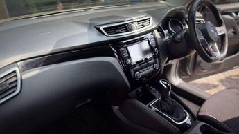 NISSAN QASHQAI 1.3 Qashqai Acenta Premium DiG-T Semi-Auto 5dr