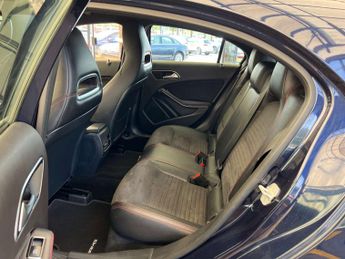 MERCEDES-BENZ A-CLASS 2.1 A 200 D AMG Line Auto 5dr
