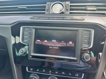 VOLKSWAGEN PASSAT 2.0 Passat R-Line TDI BlueMotion Technology Semi-Auto 5dr