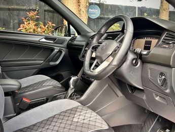 VOLKSWAGEN TIGUAN 2.0 Tiguan Allspace R-Line TDI Semi-Auto 5dr