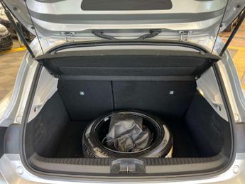 RENAULT CLIO 1.6 Clio Iconic E-Tech Auto 5dr