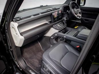 LAND ROVER DEFENDER 3.0 Defender X-Dynamic HSE D MHEV Auto 4WD 5dr