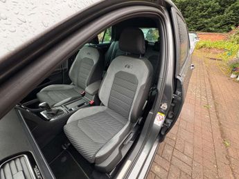 VOLKSWAGEN GOLF 1.5 Golf R-Line TSi Evo Semi-Auto 5dr