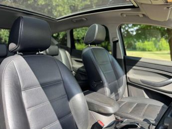 FORD KUGA 2.5 Kuga Titanium T Auto 4WD 5dr
