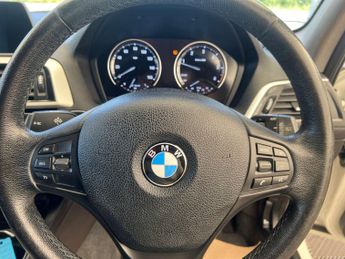 BMW 1 SERIES 2.0 118D SE Auto 5dr