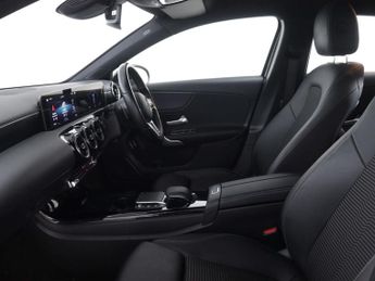 MERCEDES-BENZ A-CLASS 1.3 A 200 Sport Exeutive Auto 4dr