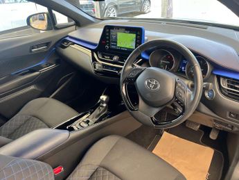TOYOTA C-HR 1.8 C-HR-Dynamic HEV CVT 5dr