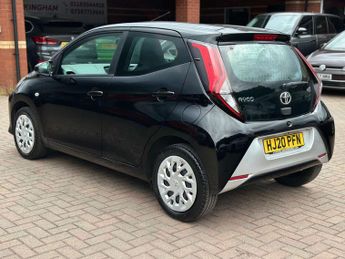 TOYOTA AYGO 1.0 Aygo X-Play VVT-i CVT 5dr