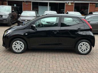 TOYOTA AYGO 1.0 Aygo X-Play VVT-i CVT 5dr