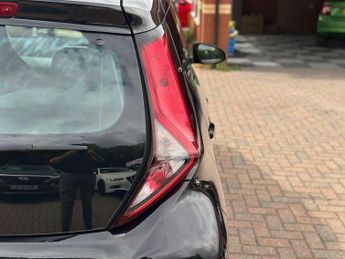 TOYOTA AYGO 1.0 Aygo X-Play VVT-i CVT 5dr