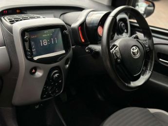 TOYOTA AYGO 1.0 Aygo X-Play VVT-i CVT 5dr