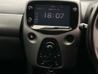 TOYOTA AYGO 1.0 Aygo X-Play VVT-i CVT 5dr