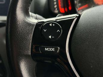 TOYOTA AYGO 1.0 Aygo X-Play VVT-i CVT 5dr