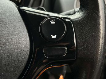 TOYOTA AYGO 1.0 Aygo X-Play VVT-i CVT 5dr