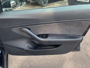 TESLA MODEL 3 Model 3 Long Range AWD 4WD 4dr