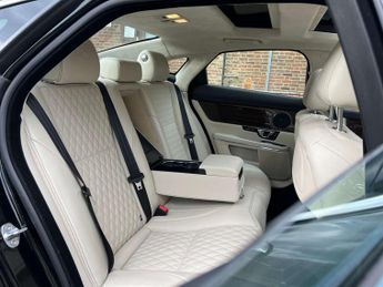 JAGUAR XJ 3.0 XJ Portfolio V6 D Auto 4dr