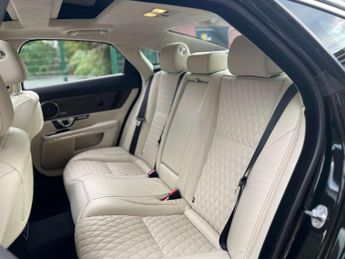 JAGUAR XJ 3.0 XJ Portfolio V6 D Auto 4dr