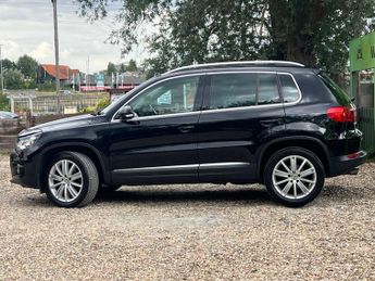 VOLKSWAGEN TIGUAN 2.0 Tiguan Sport TDI BlueMotion Technology 4Motion Semi-Auto 4WD