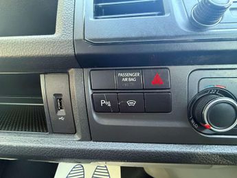 VOLKSWAGEN TRANSPORTER 2.0 Transporter T28 Highline TDI BlueMotion Technology Semi-Auto