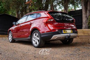 VOLVO V40 2.0 V40 Cross Country Luxury D2 Auto 5dr