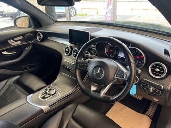 MERCEDES-BENZ GLC 2.0 GLC 250 AMG Line Premium 4Matic Auto 4WD 5dr