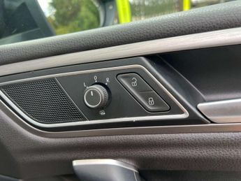 VOLKSWAGEN GOLF SV 1.6 Golf SV SE TDI Semi-Auto 5dr