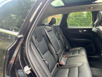 VOLVO XC60 2.0 XC60 Momentum B5 MHEV AWD Auto 4WD 5dr
